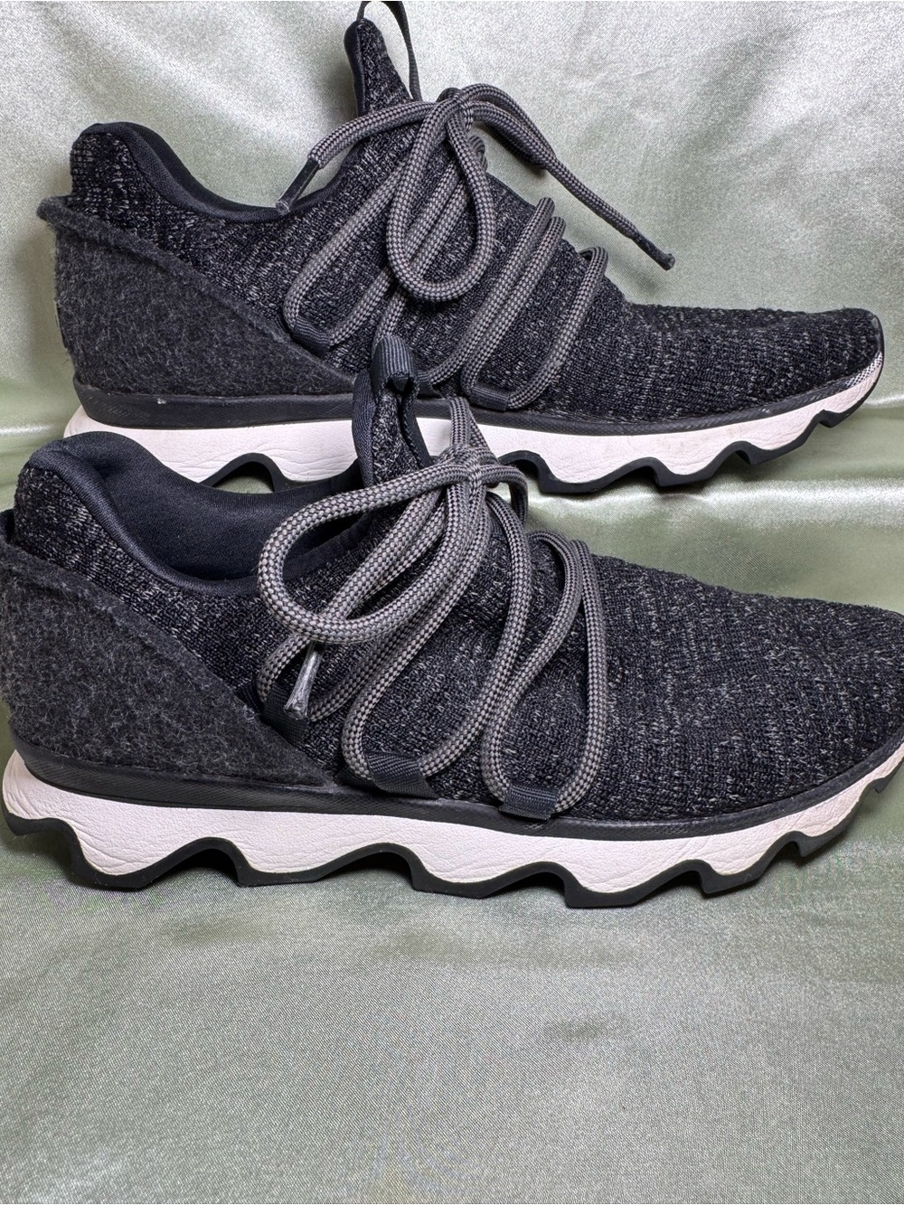 Sorel Kinetic Sneaker Black Ripple Sole NL3227-011 Womens Size 9.5